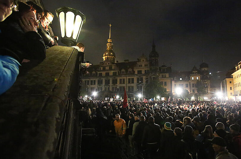 Bilder von der Pegida-Demo in Dresden zum einjährigen Jubiläum der fremdenfeindlichen Bewegung.