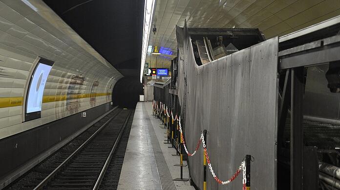 Keine Fahrgäste, dafür sichtbar Baustelle: der U-Bahnhof.