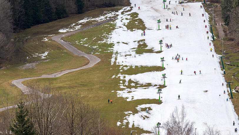 Auch andere Skigebiete haben unter Schneemangel zu leiden. Hier ein Bild vom Brauneck im Januar 2024. Auch andere Skigebiete haben unter Schneemangel zu leiden. Hier ein Bild vom Brauneck im Januar 2024.