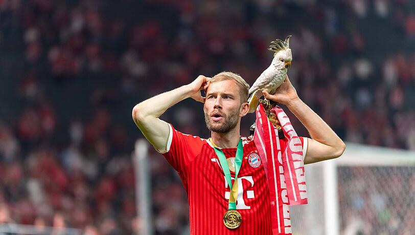 Verpasste die Kabinenparty des FC Bayern wegen ein Dopingkontrolle: Konrad Laimer. Verpasste die Kabinenparty des FC Bayern wegen ein Dopingkontrolle: Konrad Laimer.