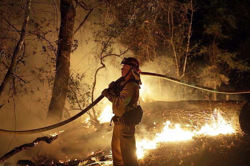 Die Waldbrände in Santa Rosa und Yountville werden weiter bekämpft. Die Zahl der Toten ist auf mindestens 38 gestiegen.