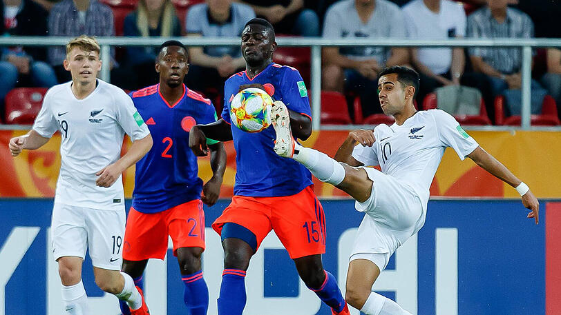 Offensivtalent für den FC Bayern: Sarpreet Singh (re.).