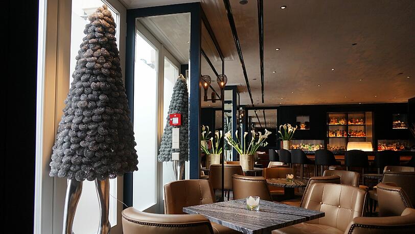 Eine Art Christbaum mit Frauenbeinen – das und einiges mehr gibt es in der Bar 31 im Mandarin Oriental in der Neuturmstraße. Eine Art Christbaum mit Frauenbeinen – das und einiges mehr gibt es in der Bar 31 im Mandarin Oriental in der Neuturmstraße.