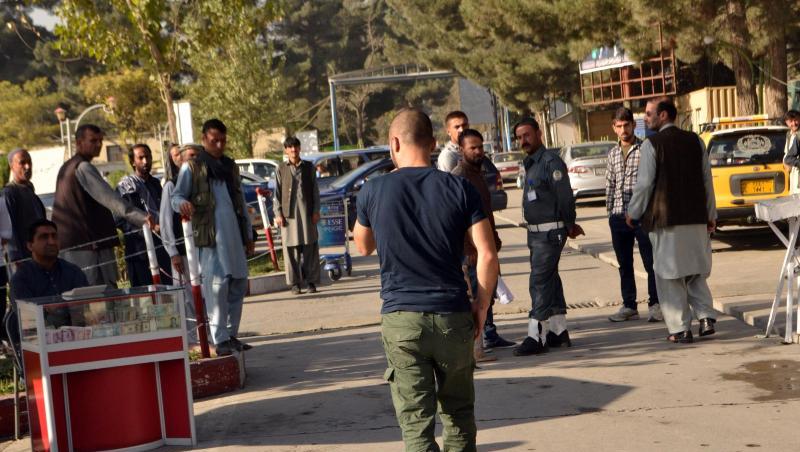 Mohammad Hashemi (M.), ein abgelehnter Asylbewerber aus der Unruheprovinz Helmand, nach der Landung in Kabul. Mohammad Hashemi (M.), ein abgelehnter Asylbewerber aus der Unruheprovinz Helmand, nach der Landung in Kabul.