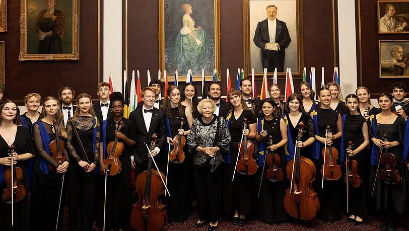Prinzessin Beatrix mit dem musikalischen Nachwuchs in Amsterdam.