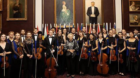 Prinzessin Beatrix mit dem musikalischen Nachwuchs in Amsterdam.