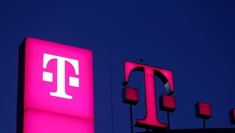 Der Umsatz der Telekom ist um knapp neun Prozent auf 19,5 Milliarden Euro geklettert. Der Umsatz der Telekom ist um knapp neun Prozent auf 19,5 Milliarden Euro geklettert.