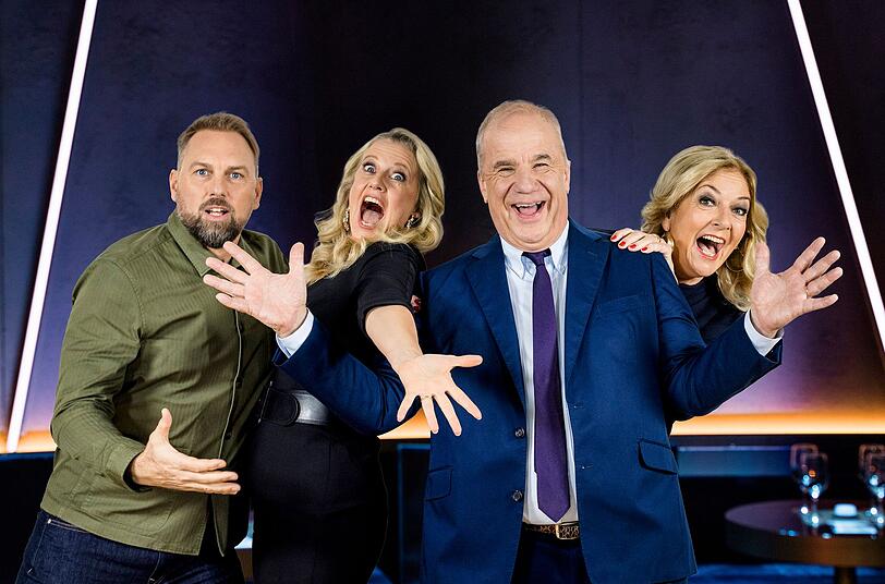 Steven Gätjen, Barbara Schöneberger, Hubertus Meyer-Burckhardt und Bettina Tietjen (von links) bilden das gesamte Team der Sendung im Wechsel. Die Sendung wird "live" aufgezeichnet. Steven Gätjen, Barbara Schöneberger, Hubertus Meyer-Burckhardt und Bettina Tietjen (von links) bilden das gesamte Team der Sendung im Wechsel. Die Sendung wird "live" aufgezeichnet.