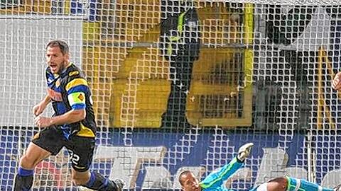 Der Fürther Albtraum am Freitagabend: Der Koblenzer Knipser Shefki Kuqi.