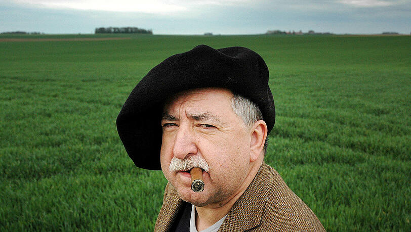 Paul van Nevel ist ein passionierter Raucher. Er hat 2011 eine CD mit dem Titel „The Art of the Cigar“ aufgenommen. Paul van Nevel ist ein passionierter Raucher. Er hat 2011 eine CD mit dem Titel „The Art of the Cigar“ aufgenommen.