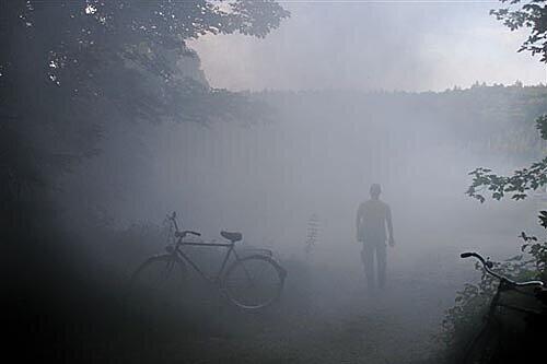 "Wir beginnen mit dem Anfang." (Foto der Ausstellung "Ansichten - Hansi Kraus-Fotografien zu Zitaten von Karl Valentin", die bis zum 2.6.2009 im Valentin-Karlstadt-Musäum zu sehen war.)