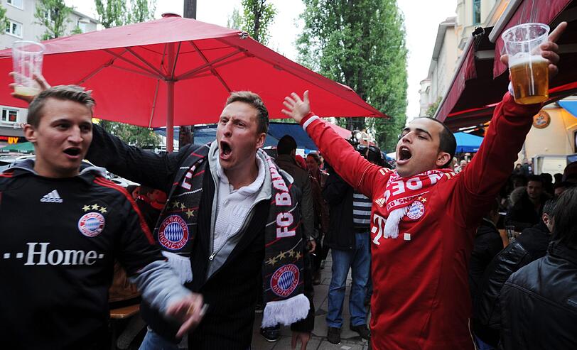 Die große Fan-Party auf der Leopoldstraße in München. Die Bilder.
