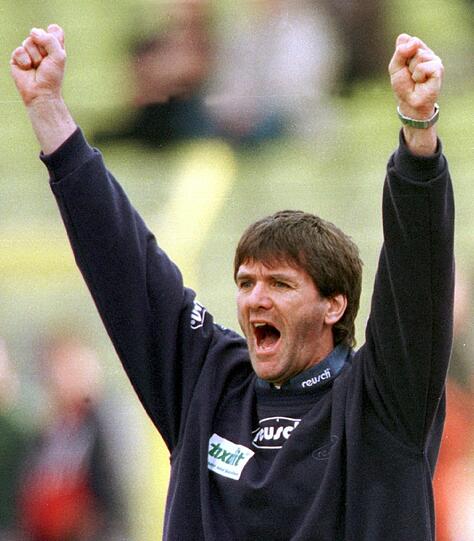 24. April 1999: Friedhelm Funkel bejubelt einen 2:0-Sieg "seines" MSV Duisburg beim 1. FC Nürnberg.