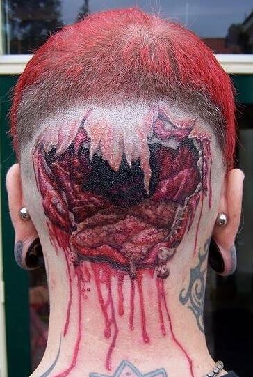 Über Geschmack lässt sich bekanntlich streiten... Die witzigsten Horror-Tattoos in der Bilderstrecke.