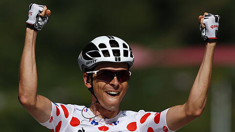 Der Franzose Warren Barguil vom deutschen Team Sunweb triumphiert am französischen Nationalfeiertag.