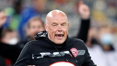 Trainer Uwe Rösler feierte mit Fortuna Düsseldorf einen emotionalen Heimsieg.