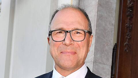 Kehrt wie schon Barbara Salesch ins TV-Programm zur&uuml;ck: Richter Alexander Hold.