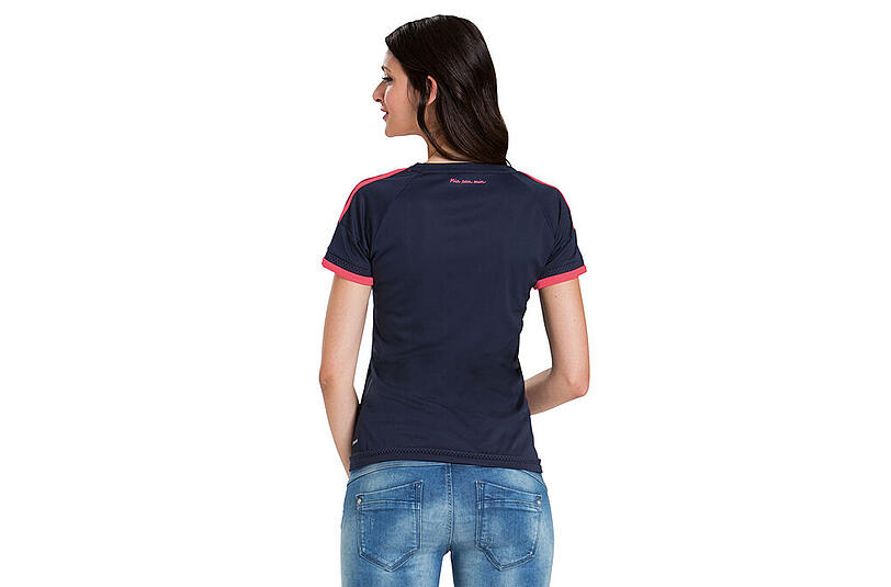 So sieht das Champions League Trikot für die Saison 15/16 aus. Die Bilder aus dem FCB-Onlineshop.