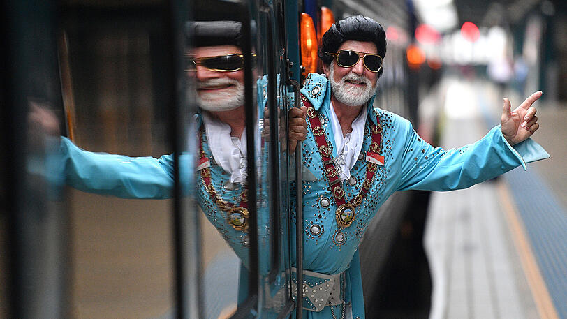 Auch Ken Keith, Bürgermeister der Stadt Parks, wirft sich zum Elvis-Festival in Schale!