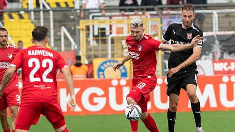 Alexander Sorge 13 Tuerkguecue Muenchen, Jan Shcherbakovski 11 Hallescher FC, Tuerkguecue Ataspor Muenchen vs. Hallescher FC, 01.08.2021 DFB regulations prohibit any use of photographs as image sequences and/or quasi-video Muenchen Bayern Deutschland *** Alexander Sorge 13 Tuerkguecue Muenchen , Jan Shcherbakovski 11 Hallescher FC , Tuerkguecue Ataspor Muenchen vs Hallescher FC, 01 08 2021 DFB regulations prohibit any use of photographs as image sequences and or quasi video Muenchen Bayern Germany Copyright: xkolbert-press/UlrichxGamelx