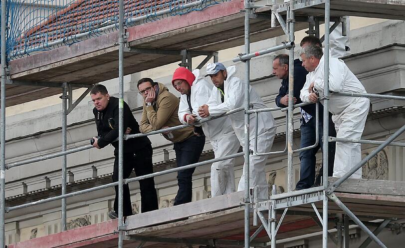 Die Queen begeistert bei ihrem Staatsbesuch in Berlin am Mittwoch die Massen. Die Bilder des Tages.