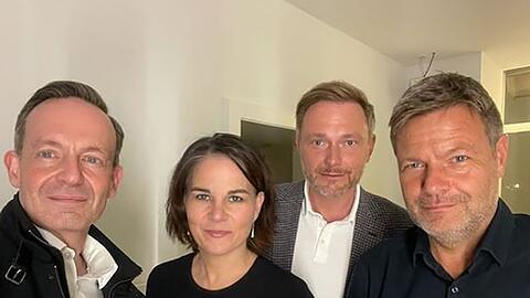 Es sah so cool aus und war doch Arbeit: Das Selfie der einstigen Gegner von Grünen und FDP bei der Bildung der Ampel-Koalition. (Archivbild)