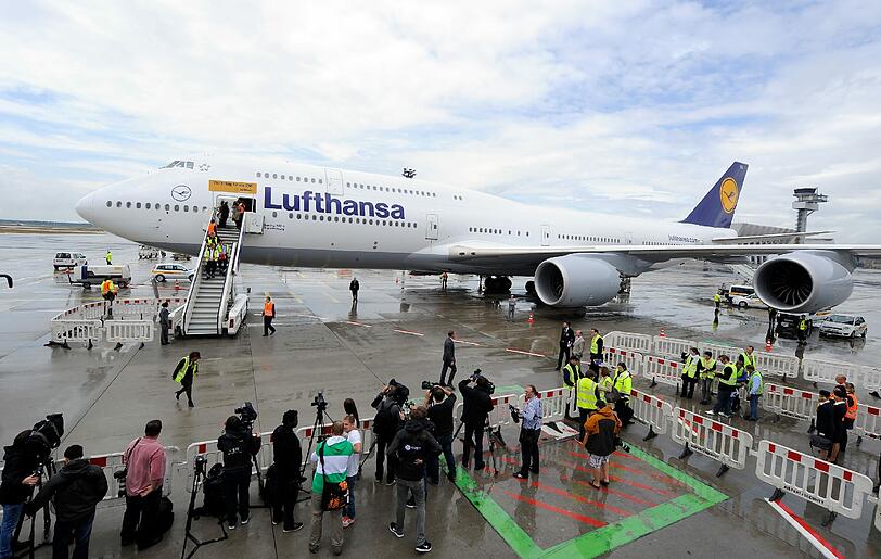 Abflug zum Titel? Die DFB-Elf ist nach Polen gestartet. Die Bilder
