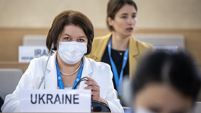 Botschafterin der Ukraine Yevheniia Filipenko bei der Sondersitzung des Menschenrechtsrates am europäischen Hauptsitz der Vereinten Nationen.
