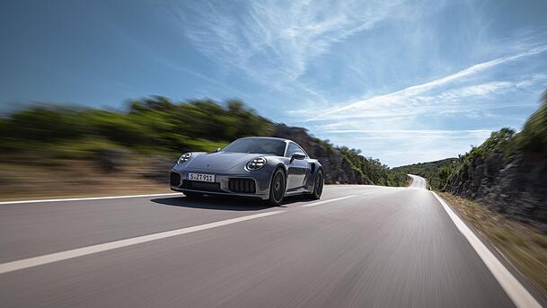 Der stärkste 911er aller Zeiten: In nur 2,5 Sekunden beschleunigt das Auto auf 100 Kilometer pro Stunde. Der stärkste 911er aller Zeiten: In nur 2,5 Sekunden beschleunigt das Auto auf 100 Kilometer pro Stunde.