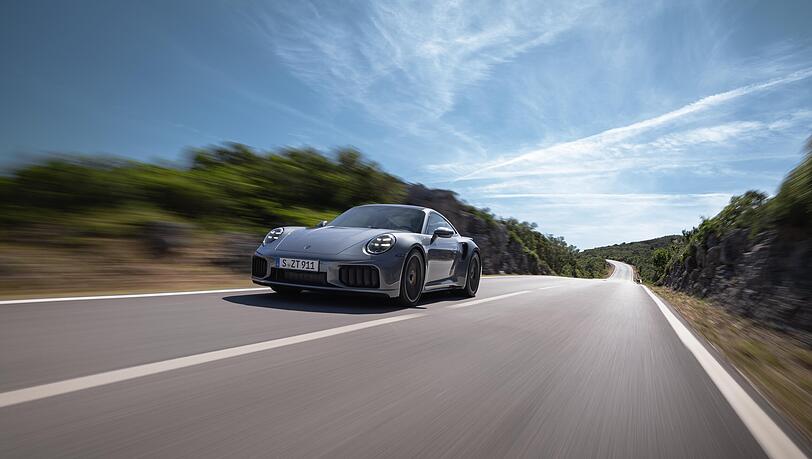Der stärkste 911er aller Zeiten: In nur 2,5 Sekunden beschleunigt das Auto auf 100 Kilometer pro Stunde. Der stärkste 911er aller Zeiten: In nur 2,5 Sekunden beschleunigt das Auto auf 100 Kilometer pro Stunde.