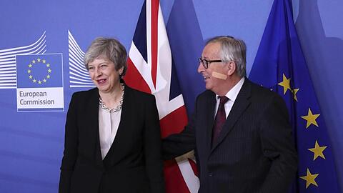 Jean-Claude Juncker empfängt Theresa May in Brüssel.