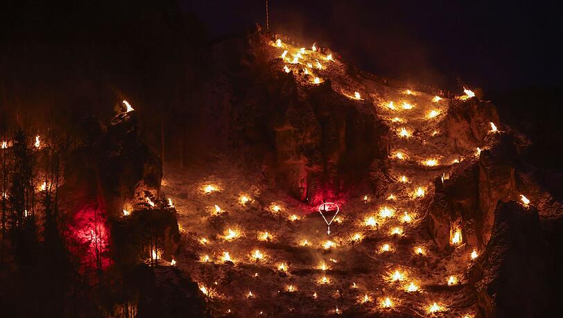 Rund 1.000 Bergfeuer werden in Pottenstein entz&uuml;ndet.