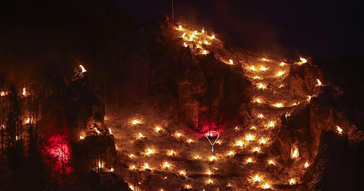 Bergfeuer-und-Gebete-locken-nach-Pottenstein