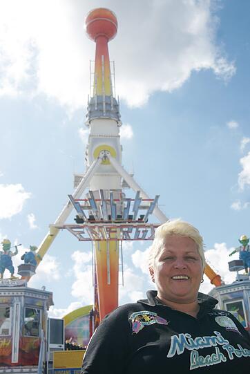 Schaukeln für Harte: Zum 9. Mal auf der Wiesn dabei ist das High Energy von Jasmin Kaiser. Wie in einer Schiffschaukel wird man hier durch die Luft geschleudert &ndash; nur dass sich auch die Sitze mitdrehen. Kaiser ist ein Münchner Kindl und freut sich immer aufs Oktoberfest: &bdquo;Wir sind in ganz Deutschland unterwegs, die Wiesn ist aber einfach das Größte!&ldquo;