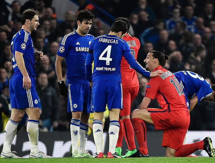 Zlatan Ibrahimovic sieht im Champions-League-Spiel gegen den FC Chelsea die Rote Karte