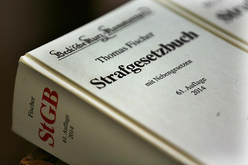Das Landgericht und Amtsgericht in Köln. "Vorbereitung einer schweren staatsgefährdenden Gewalttat" wird einer achtköpfige Bande aus der salafistischen Szene vorgeworfen.
