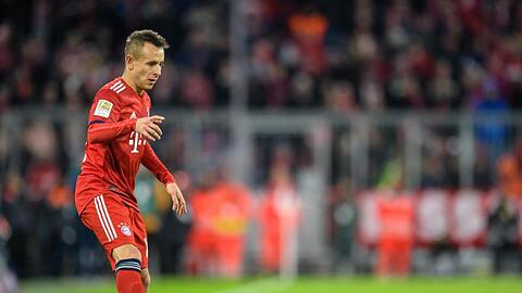 Rafinha spielt den Ball. Foto: Matthias Balk