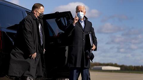 Joe Biden auf dem Weg zu einem Wahlkampfauftritt in Cleveland.