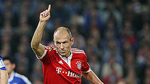 Arjen Robben jubelt nach seinem Treffer auf Schalke