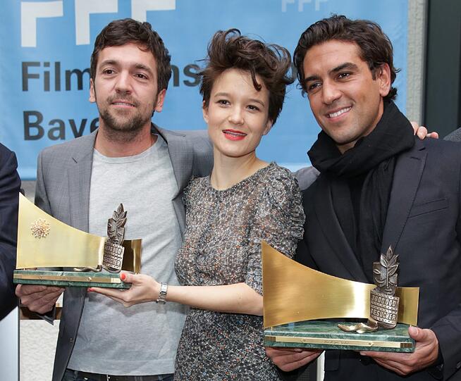 Elyas M'Barek mit Regisseur Bora Dagtekin und der Produzentin Lena Schömann.