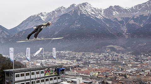 Severin Freund beim Tourneespringen in Innsbruck im Januar 2016. Am Ende wird er hinter Peter Prevc Gesamtzweiter. "Das war eine große persönliche Genugtuung."