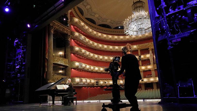 Okka von der Damerau im Montagskonzert der Bayerischen Staatsoper. Okka von der Damerau im Montagskonzert der Bayerischen Staatsoper.