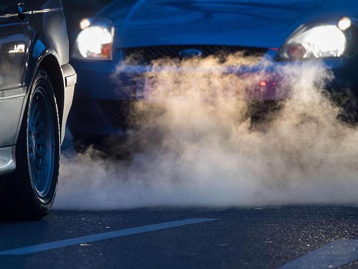 Bei der Klage im Fall Wiesbaden wird die Umwelthilfe auch vom Verkehrsclub Deutschland unterstützt. Sie wollen erreichen, dass der EU-Grenzwert für Stickstoffdioxid von 40 Mikrogramm je Kubikmeter Luft eingehalten wird.