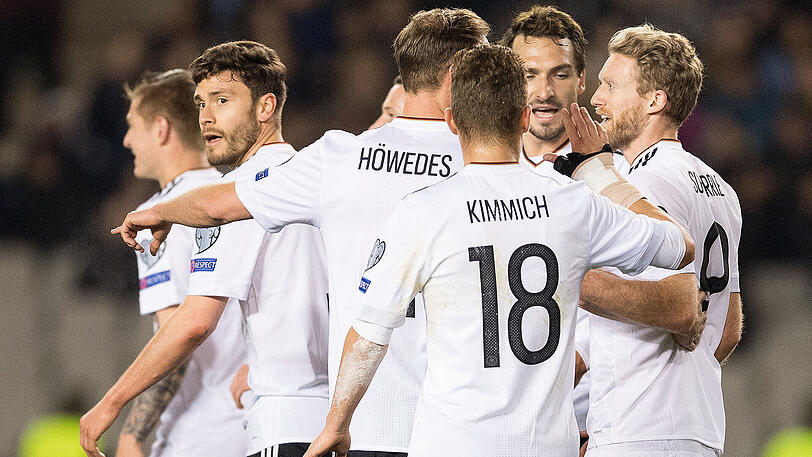Die deutsche Nationalmannschaft gewinnt in der WM-Qualifikation souverän gegen Aserbaidschan.
