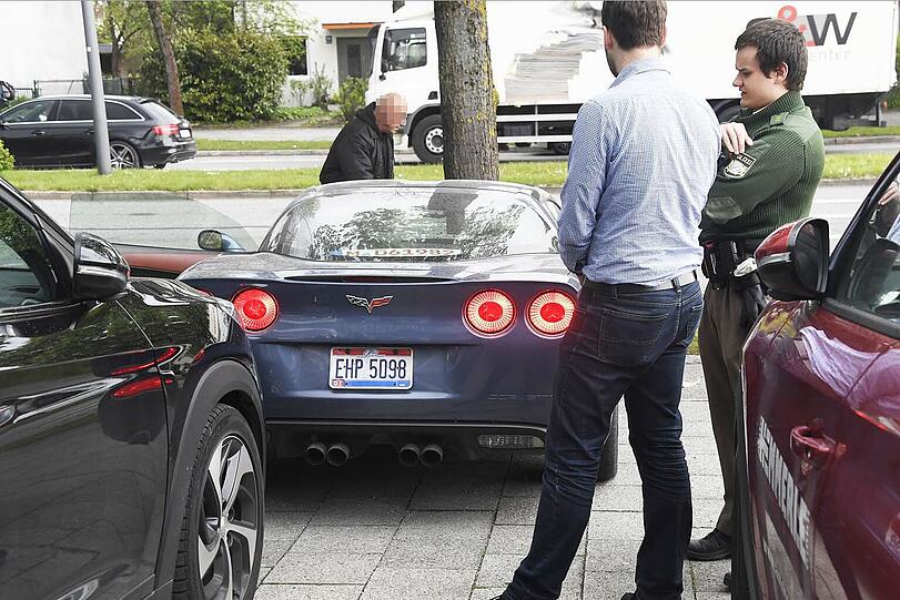 Die Corvette geriet außer Kontrolle und krachte gegen einen Baum.