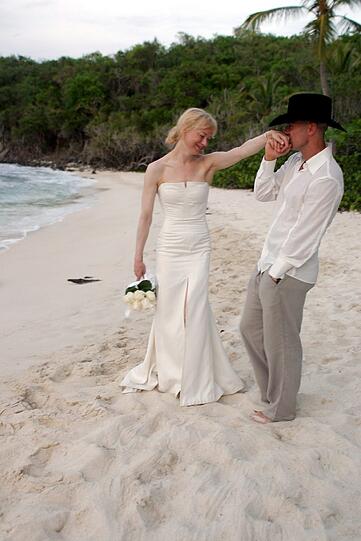 Nur vier Monate schaffte es Coopers ehemalige Freundin Renée Zellweger mit dem Country-Sänger Kenny Chesney. Nach der Hochzeit im Mai 2005 beantragte die Oscar-Preisträgerin bereits im September desselben Jahres die Annulierung der Ehe.