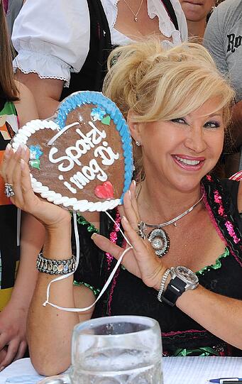 Carmen Geiss wird 50: Die Bilder von der Kult-Blondine!