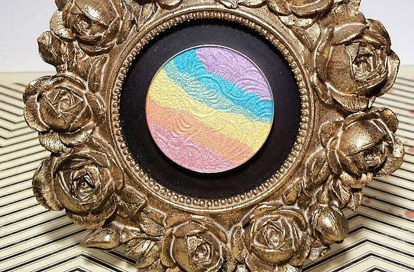 Regenbogenpuder ist voll im Trend