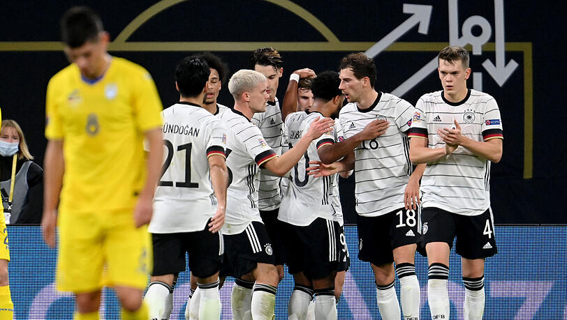 Goretzka und Werner machen's klar. Die DFB-Elf feiert den Sieg gegen die Ukraine.