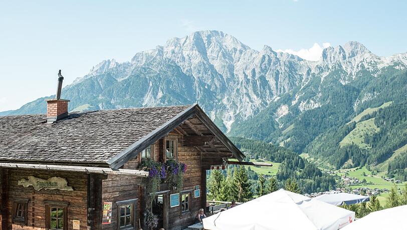 Schön: eine 40-Minuten-Wanderung zur Sinnlehenalm. Als Belohnung gibt’s Almschmankerl. Schön: eine 40-Minuten-Wanderung zur Sinnlehenalm. Als Belohnung gibt’s Almschmankerl.